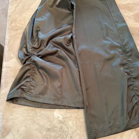 🌟🌟HOST PICK🌟🌟. ADIDAS WIND PANT XSM NWOT. GREEN COLOR - Picture 6 of 9